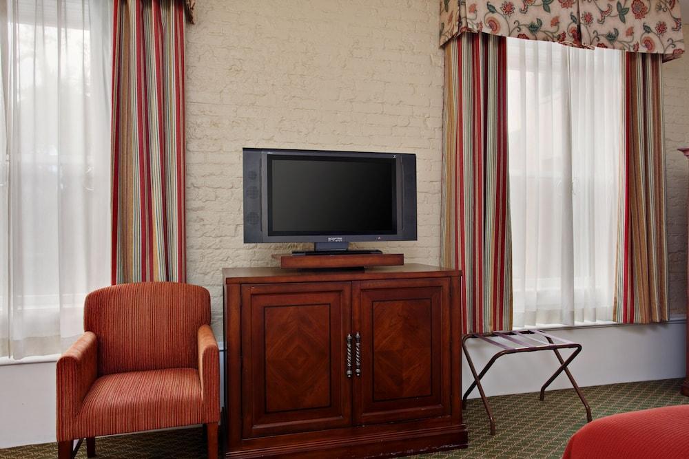 Hotel Virginia Santa Barbara, Tapestry Collection By Hilton Экстерьер фото